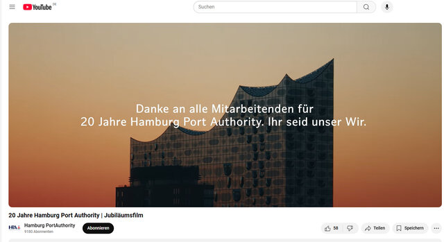 Ein Screenshot von einem YXouTube-Video welches die Elbphilharmonie vor einem rostroten Sonnenuntergang zeigt.