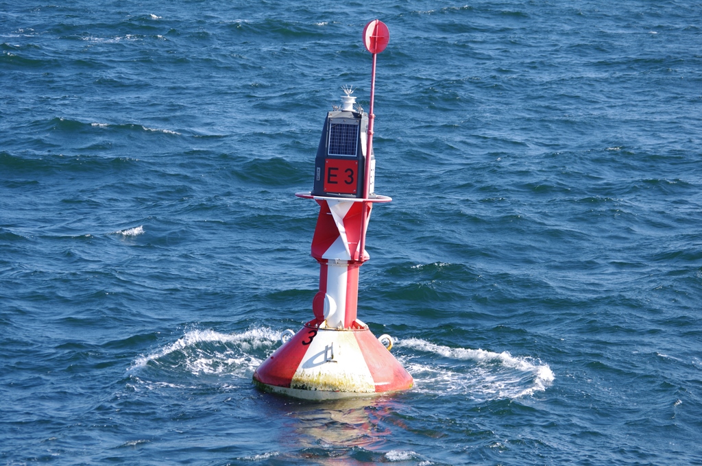 Das Seezeichen Tonne E3 in der Nordsee