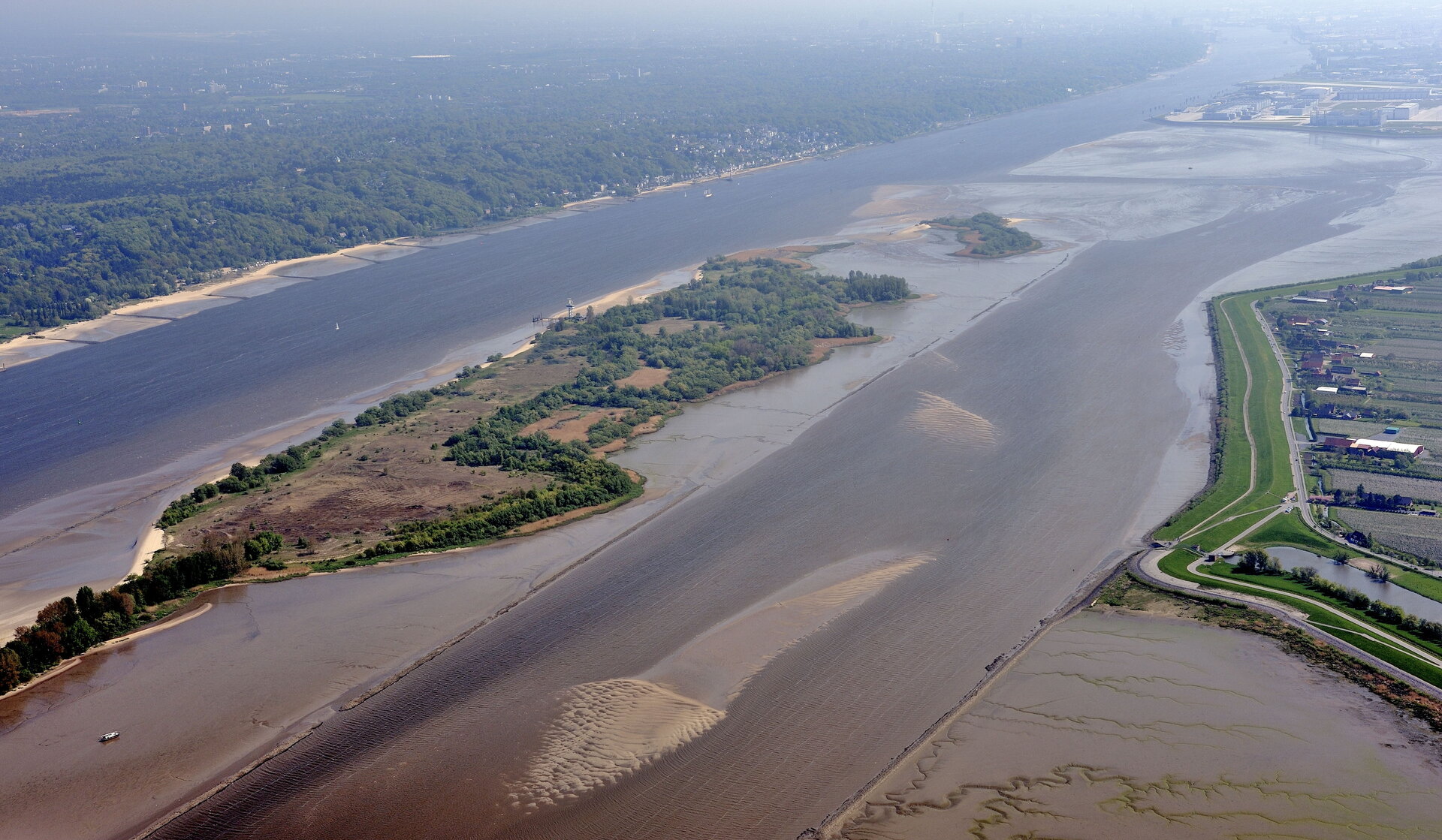 Luftbild der Elbinsel Neßsand, der Elbe bei Blankenese und der hahnöfer Nebenelbe
